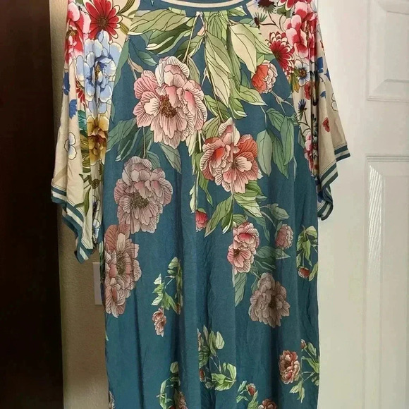 Johnny Was Romano Raglan Floral Tee NWOT - Picture 5 of 8